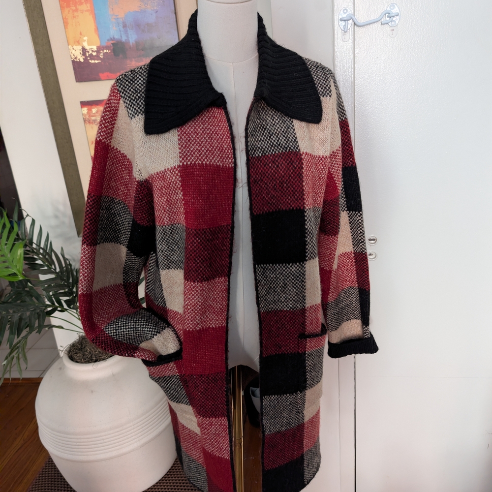 Tahari • Red Black Plaid Cardigan Sweater Cozy Oversized Buffalo Check